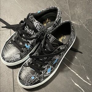 Six hundred four Black and Blue Graphic Sneakers